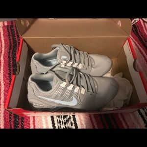 New In Box Women’s Nike Shox Sz. 6.5 Grey/Blue